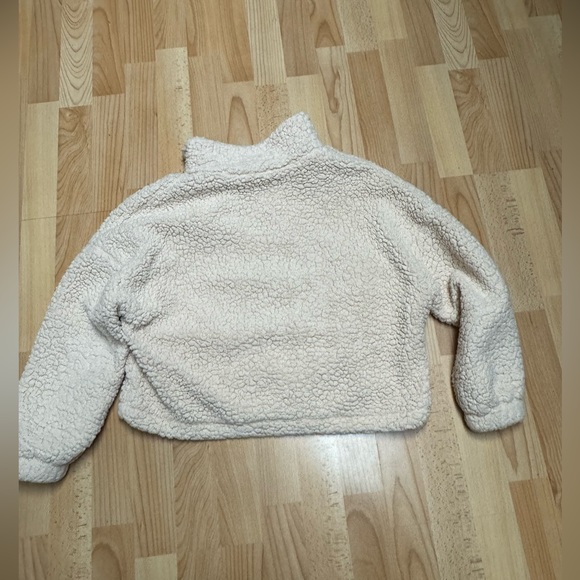 Urban Outfitters beige jacket; pre-loved; size small, full zip (Sherpa) - Picture 6 of 9